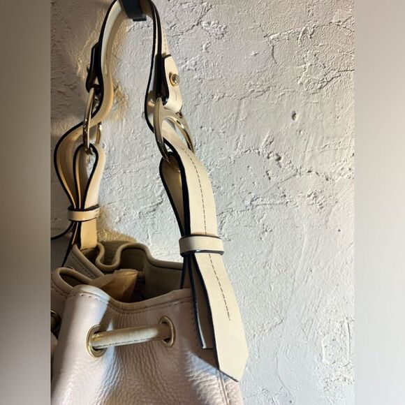Dooney&Bourke Vintage rare collectible bag, bucket drawstring, ivory gold tone - Picture 6 of 16
